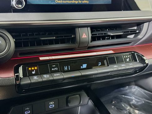 New 2026 Toyota Prius Plug-In Hybrid image 10