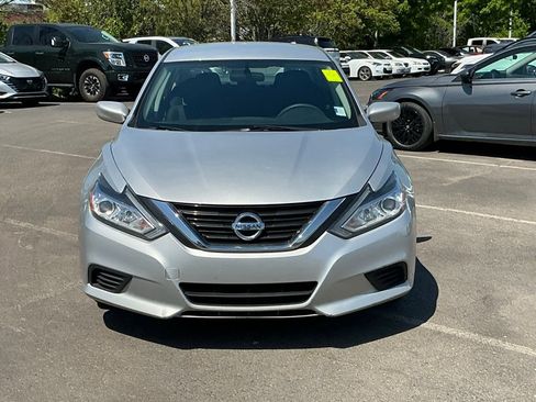 Used 2017 Nissan Altima 2.5 S w/ Power Driver Seat Package image 2