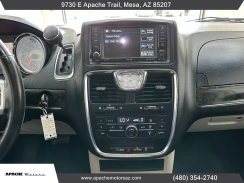 Used 2014 Chrysler Town & Country Touring image 26