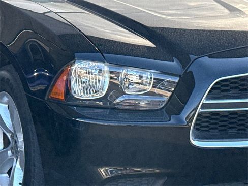 Used 2013 Dodge Charger SE w/ Connectivity Group image 4