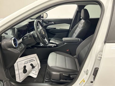 Certified 2024 Chevrolet Trax LT w/ Driver Confidence Package FWD image 9