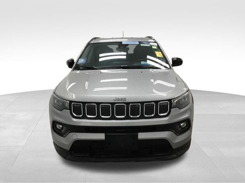 Used 2022 Jeep Compass Latitude w/ Convenience Group AWD/4WD image 3