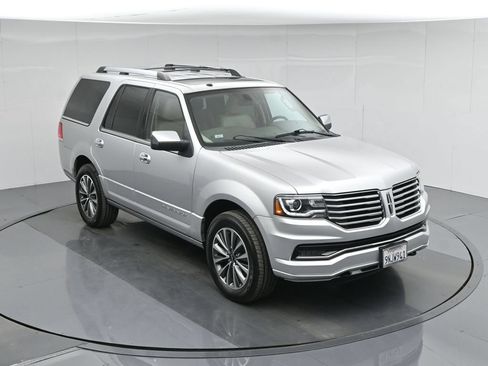 Used 2017 Lincoln Navigator Select RWD image 23