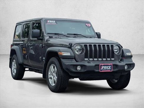 Used 2019 Jeep Wrangler Unlimited Sport S AWD/4WD image 3