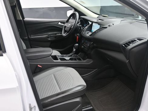 Used 2017 Ford Escape SE w/ Equipment Group 201A FWD image 26