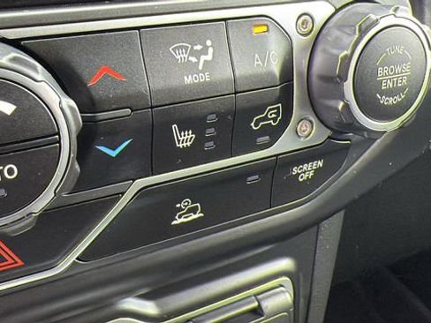 Used 2022 Jeep Wrangler Unlimited Sahara w/ Cold Weather Group AWD/4WD image 21