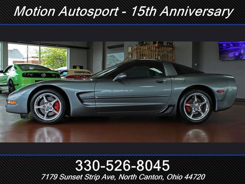 Used 2004 Chevrolet Corvette Coupe w/ Preferred Equipment Group RWD image 7