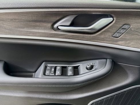 New 2026 Jeep Grand Cherokee L Limited w/ Limited Altitude Package image 18