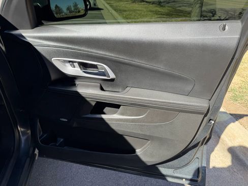 Used 2017 Chevrolet Equinox LT w/ Convenience Package image 17