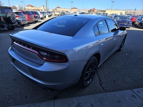 Used 2017 Dodge Charger SXT image 5