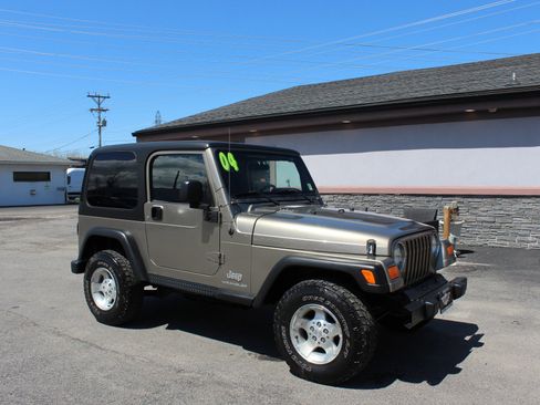 Used 2004 Jeep Wrangler SE w/ Ecco Tire & Wheel Group AWD/4WD image 2