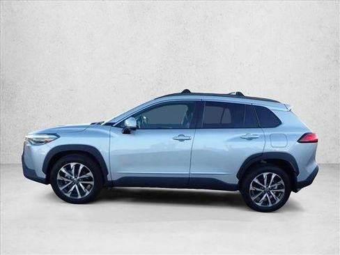 Used 2023 Toyota Corolla Cross XLE image 2