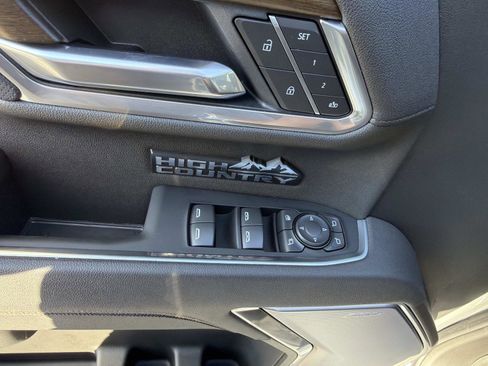 Used 2026 Chevrolet Silverado 1500 High Country AWD/4WD image 23