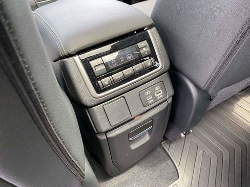Used 2023 Subaru Ascent Onyx Edition Limited AWD/4WD image 9