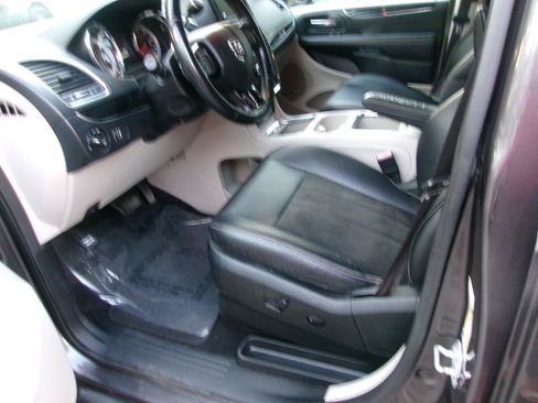 Used 2019 Dodge Grand Caravan SXT FWD image 13