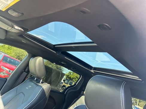 Used 2024 Chrysler Pacifica Limited w/ S Appearance Package image 48