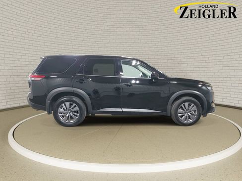 Certified 2025 Nissan Pathfinder S AWD/4WD image 4