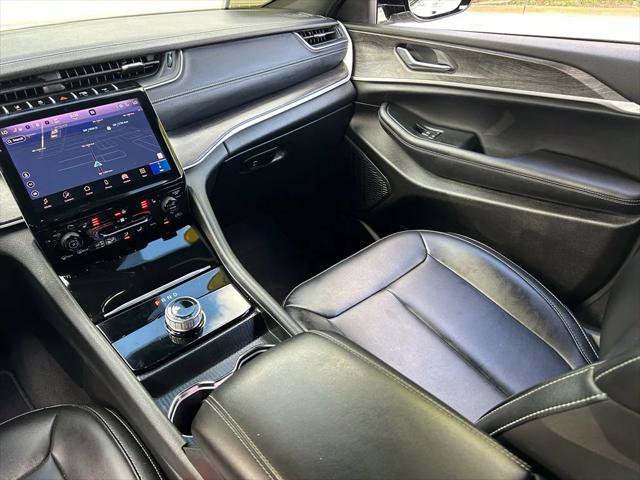Certified 2025 Jeep Grand Cherokee Limited RWD image 12