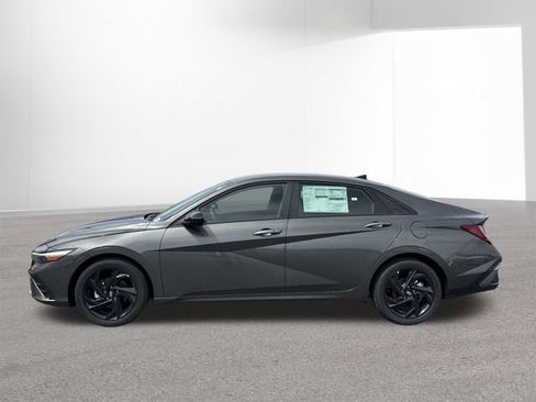 New 2026 Hyundai Elantra SE FWD image 5