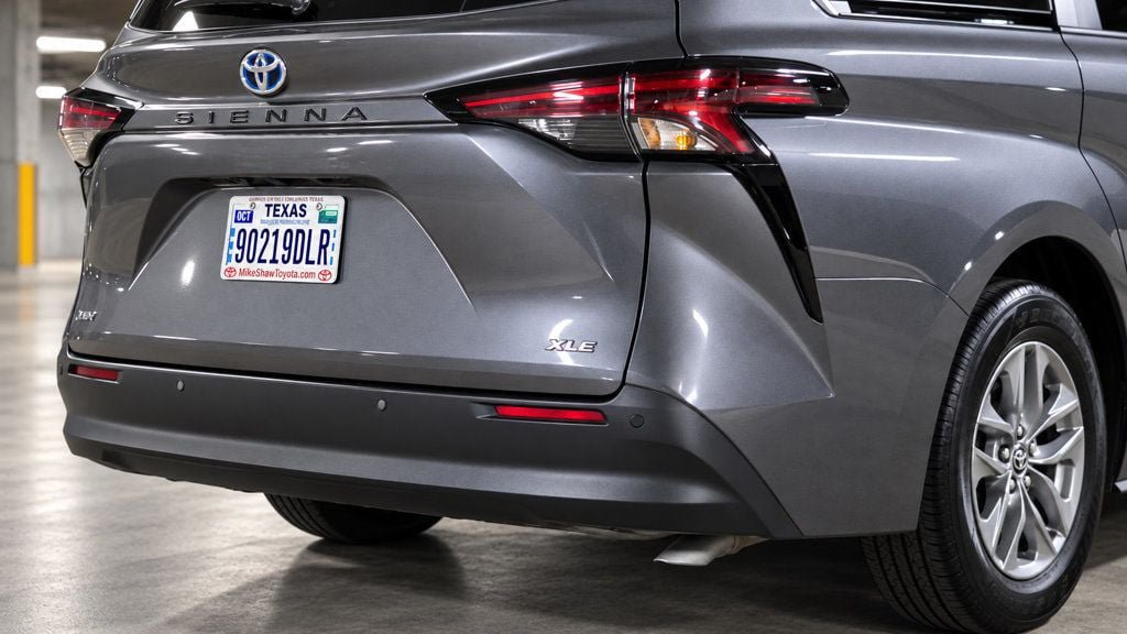 Used 2025 Toyota Sienna XLE FWD image 43