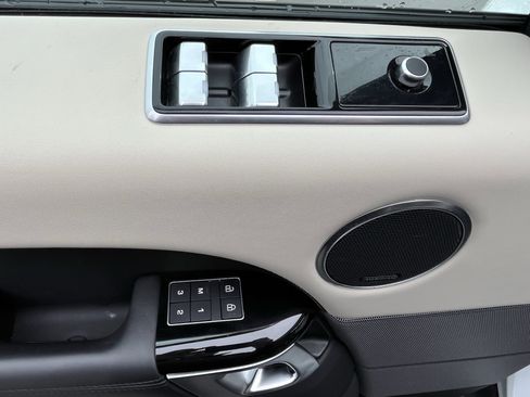 Used 2021 Land Rover Range Rover Sport HST image 15