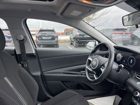 Used 2025 Hyundai Elantra SEL image 36