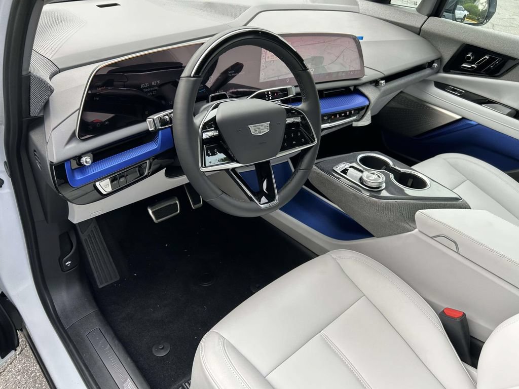 New 2026 Cadillac Optiq Sport 1 w/ LPO, ONYX Package RWD image 19