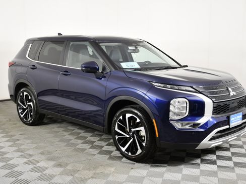 Used 2024 Mitsubishi Outlander SE image 4