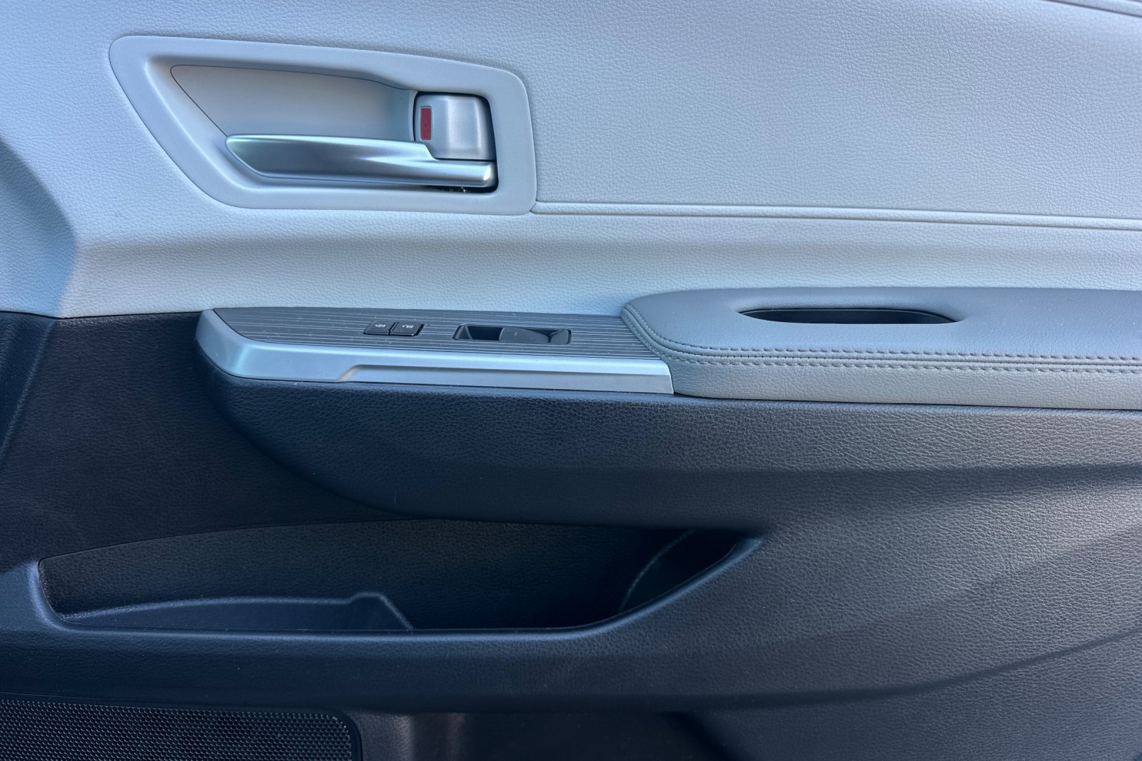 Certified 2025 Toyota Sienna XLE FWD image 21