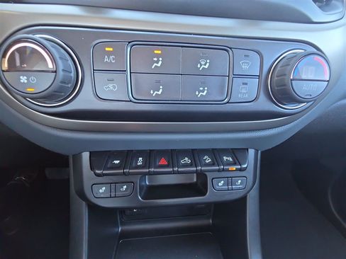 Used 2021 Chevrolet Colorado Z71 AWD/4WD image 16