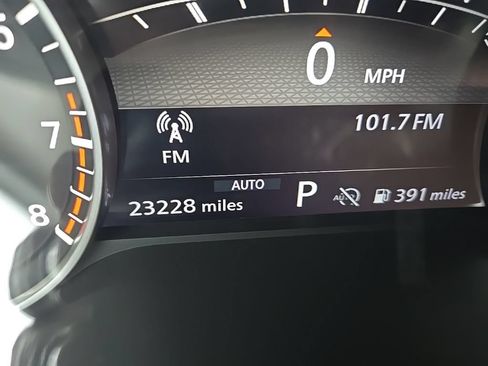 Used 2025 Nissan Pathfinder SL AWD/4WD image 17