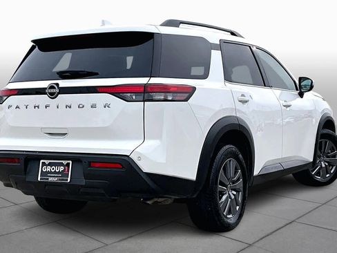 Used 2025 Nissan Pathfinder SV image 12