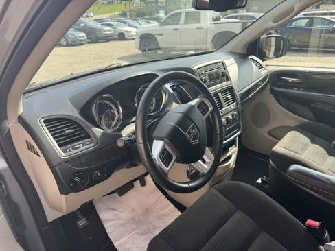 Used 2016 Dodge Grand Caravan American Value Package w/ UConnect Hands-Free Group FWD image 10