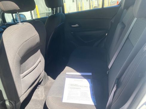 Used 2018 Chevrolet Trax LS AWD/4WD image 29