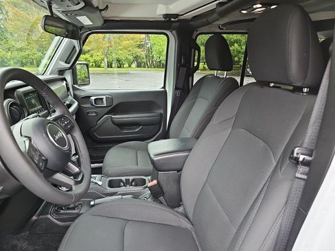 Used 2023 Jeep Wrangler Unlimited w/ Cold Weather Group AWD/4WD image 19