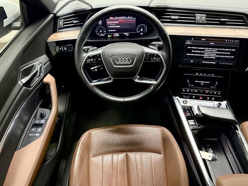 Used 2021 Audi e-tron Premium Plus w/ Premium Plus Package AWD/4WD image 2