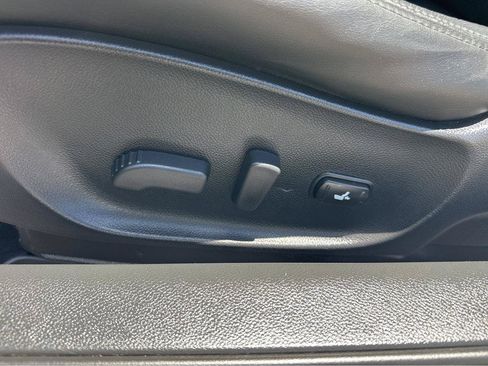 Used 2014 INFINITI Q60 Convertible w/ Premium Package RWD image 34
