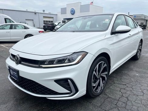 Certified 2025 Volkswagen Jetta SEL image 1