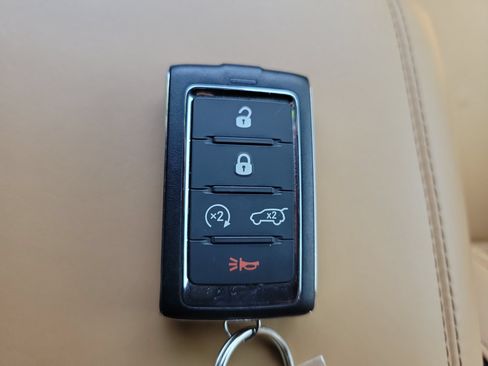 Used 2023 Jeep Grand Cherokee L Summit w/ Luxury Tech Group V AWD/4WD image 47