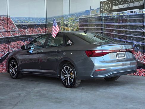 Used 2025 Volkswagen Jetta Sport FWD image 5