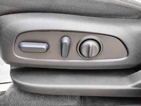 Used 2024 Chevrolet Equinox LT FWD image 14