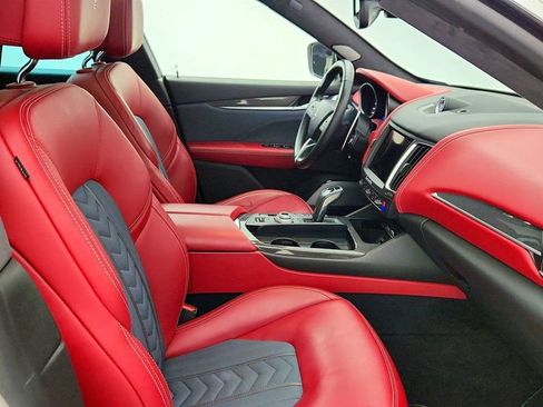 Used 2019 Maserati Levante GranLusso image 25