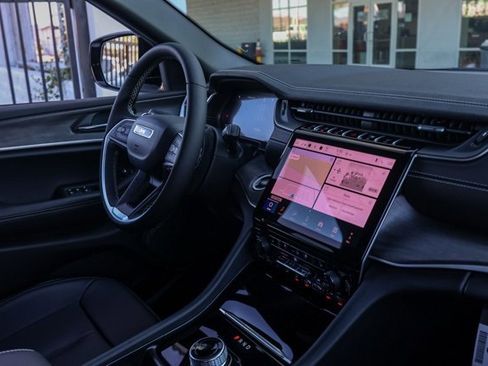 New 2025 Jeep Grand Cherokee Limited w/ Luxury Tech Group II image 20