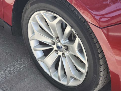 Used 2019 Ford Taurus Limited FWD image 11