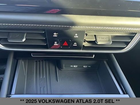 Used 2025 Volkswagen Atlas SEL image 31