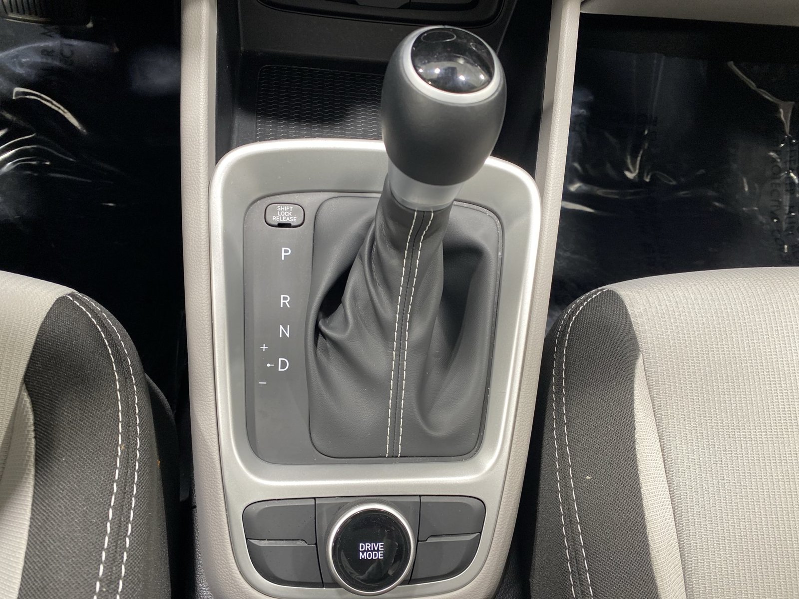 Used 2025 Hyundai Venue SEL FWD image 19