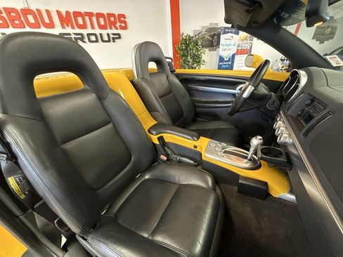 Used 2004 Chevrolet SSR w/ Preferred Equipment Group RWD image 24