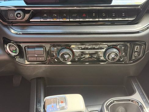 Used 2023 Chevrolet Silverado 1500 ZR2 AWD/4WD image 18