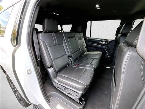Used 2021 Chevrolet Suburban RST AWD/4WD image 29
