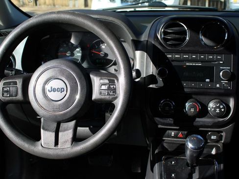 Used 2012 Jeep Patriot Sport image 9